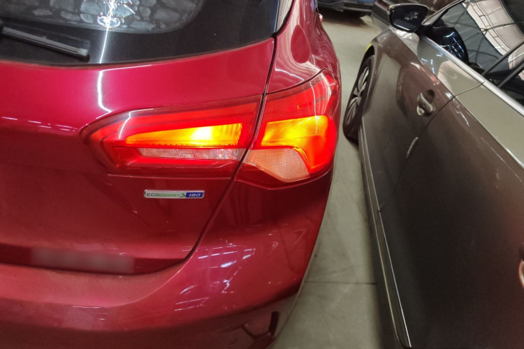 福特 福克斯 2020款 两厢 EcoBoost 180 自动锋潮型车身外观6006