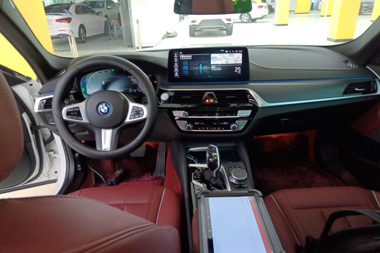 宝马5系新能源 2022款 535Le M运动套装中控内饰7002