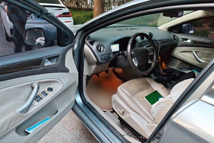 福特 蒙迪欧-致胜 2011款 2.0L GTDi200时尚型中控内饰20