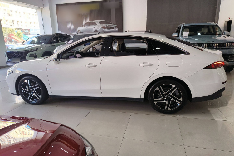 荣威D7 2023款 DMH 125km 超越版车身外观4