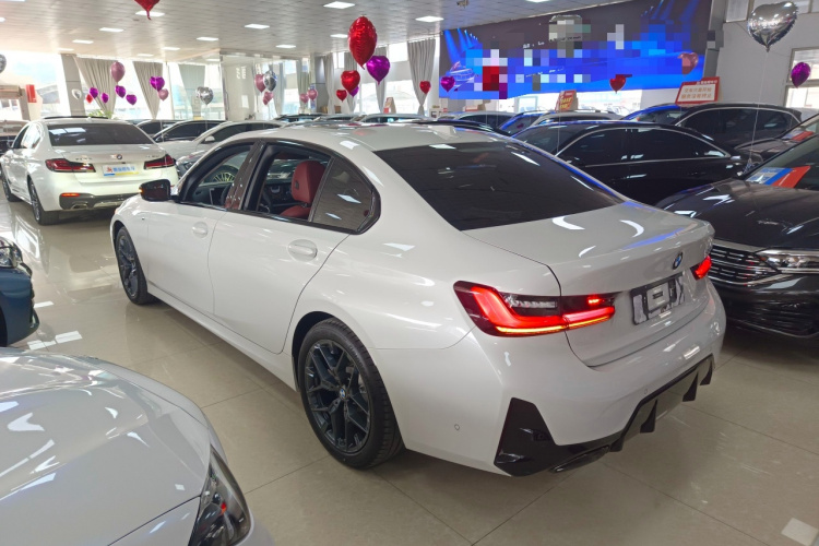 宝马3系 2025款 330Li M运动曜夜套装车身外观6003