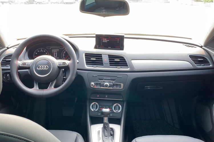 奥迪Q3 2015款 35 TFSI 百万纪念智领型中控内饰7003
