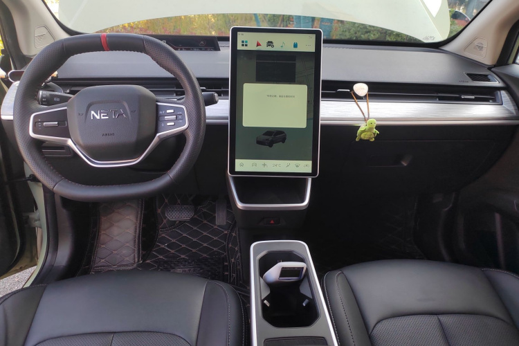 哪吒汽车 哪吒AYA 2023款 318 Lite中控内饰7002