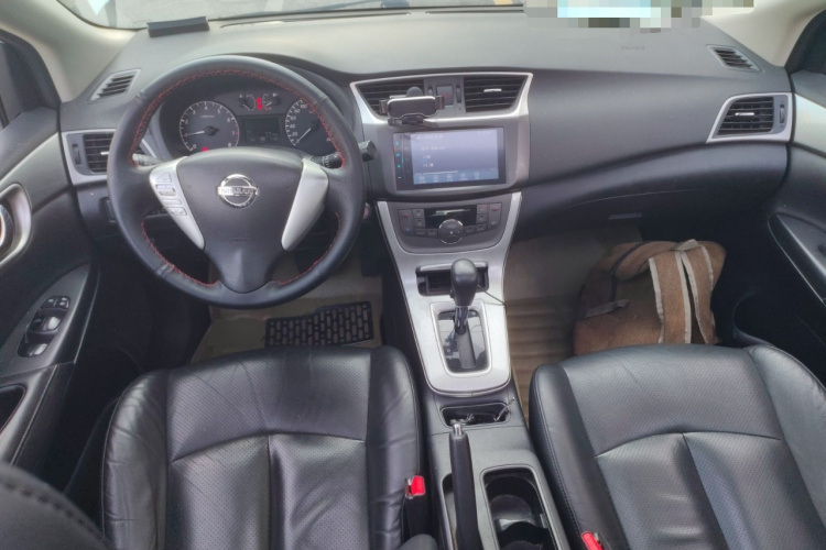 日产 轩逸 2014款 1.6XV CVT尊享版中控内饰12