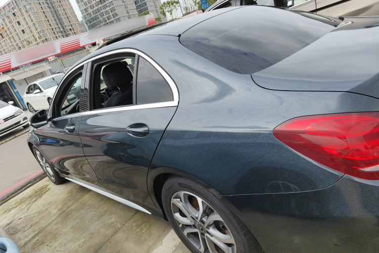 奔驰C级 2017款 改款 C 180 L 时尚型运动版车身外观4