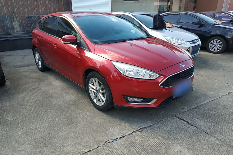 福特 福克斯 2017款 两厢 1.6L 自动风尚型智行版车身外观3