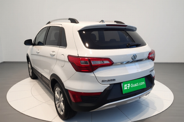 北汽新能源EX 2018款 EX360 新尚版车身外观5