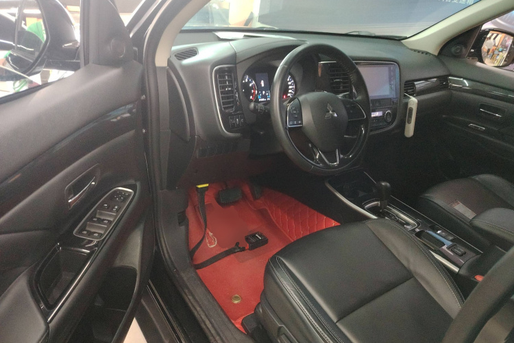 三菱 欧蓝德 2019款 2.0L 两驱畅享版 5座 国VI中控内饰20