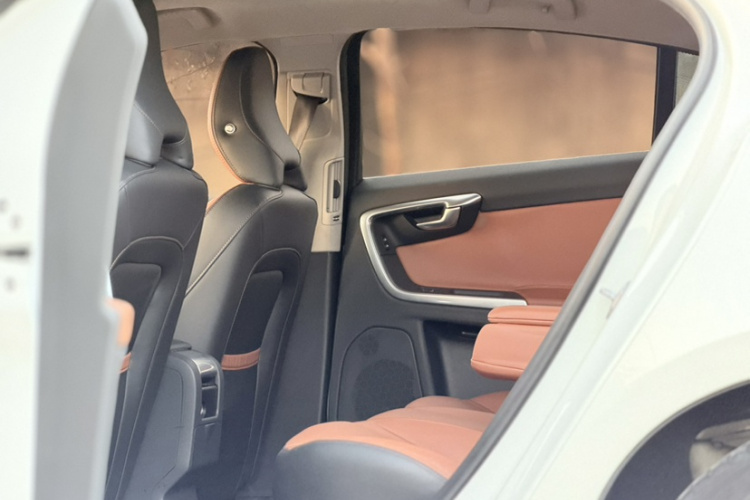 沃尔沃S60 2016款 S60L T4 智远版中控内饰7006