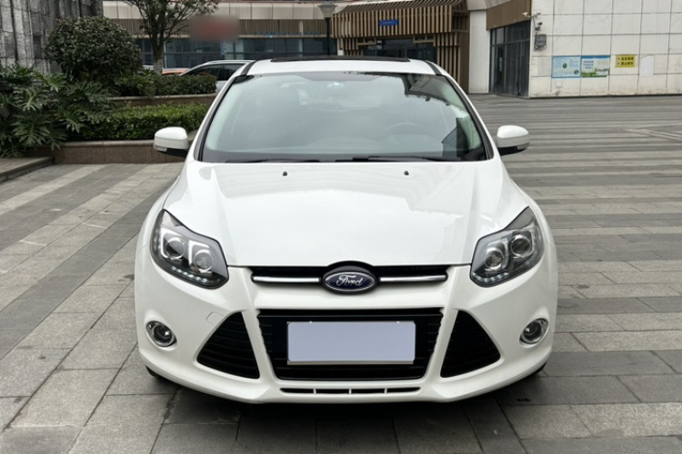 福特 福克斯 2012款 两厢 2.0L 自动豪华运动型车身外观6005