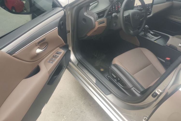 雷克萨斯ES 2025款 200 臻享版中控内饰7003