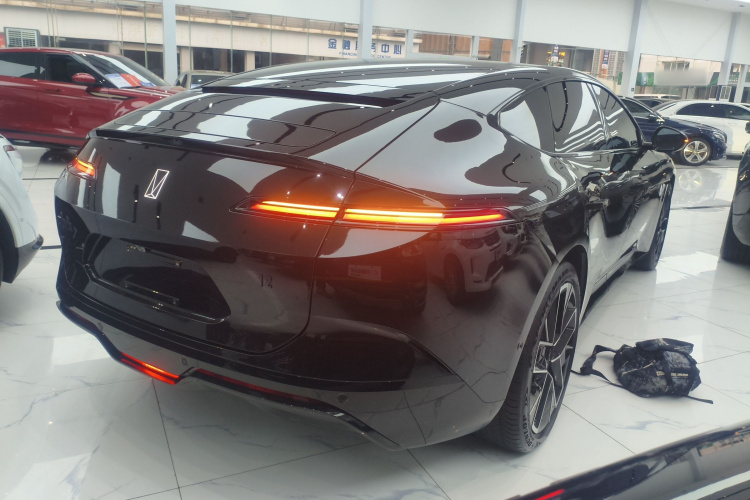 阿维塔12 2024款 700 三激光后驱奢享版车身外观7