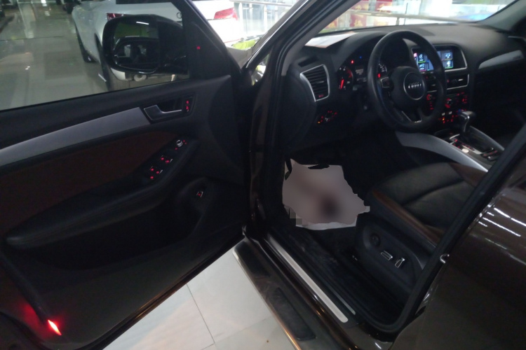 奥迪Q5 2017款 Plus 40 TFSI 技术型中控内饰20