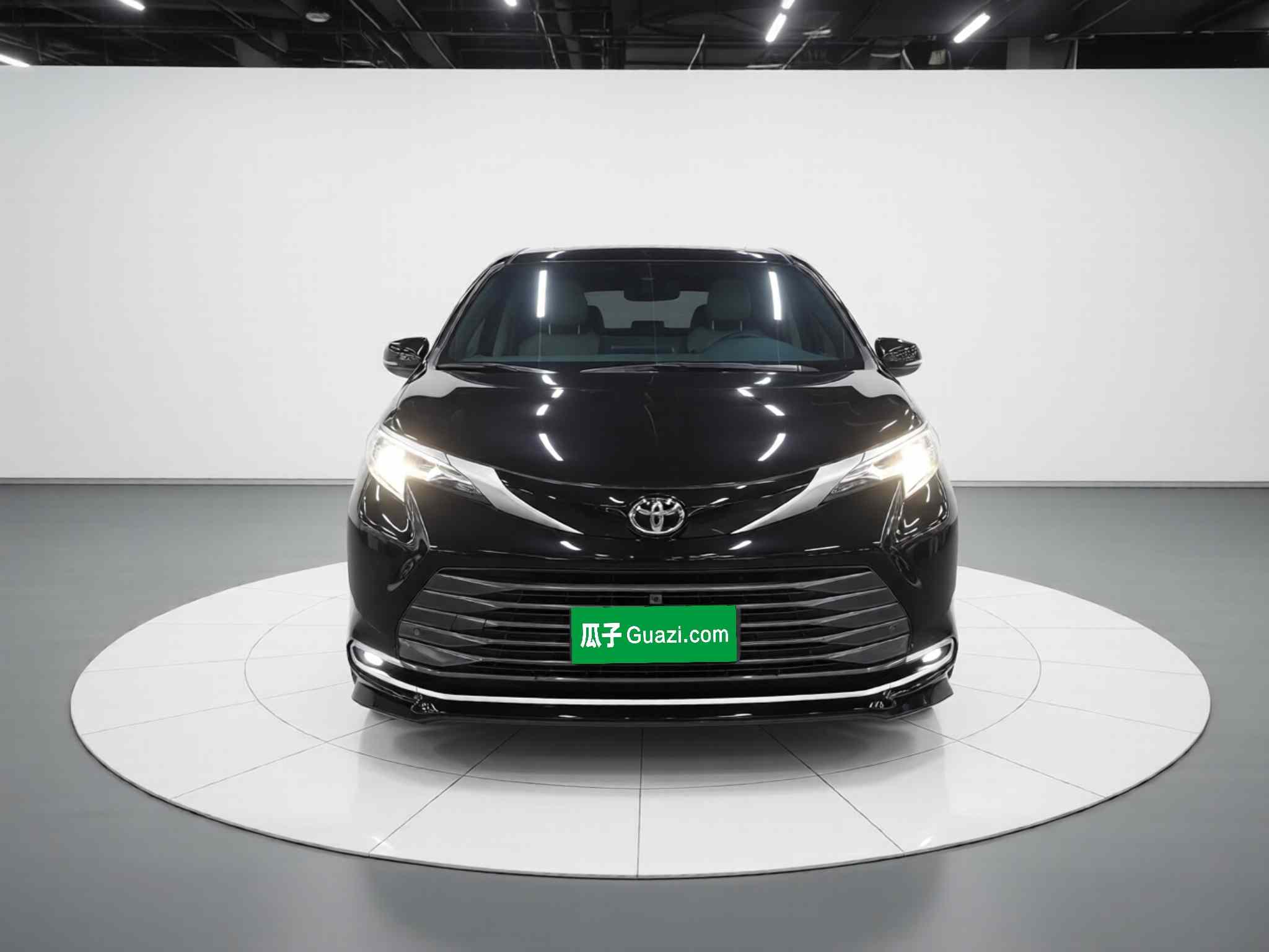 丰田 赛那SIENNA 2024款 2.5L混动 四驱尊贵版(1)