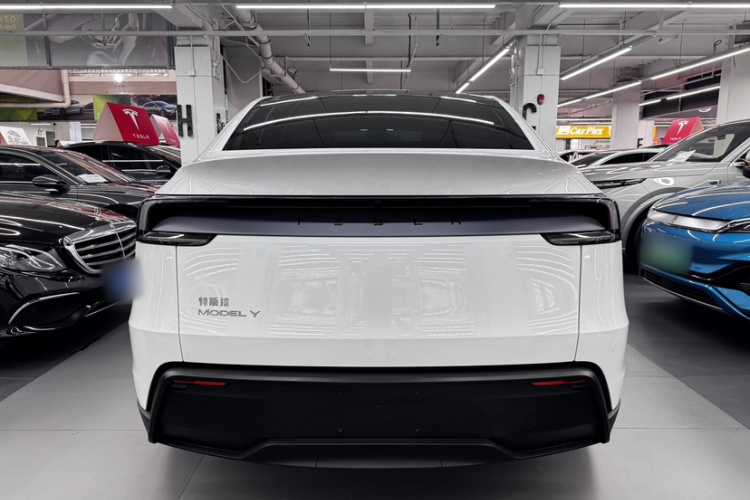 特斯拉 Model Y 2025款 后轮驱动版车身外观6001