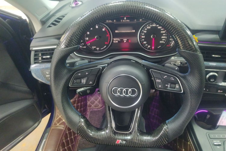 奥迪A4L 2018款 30周年年型 40 TFSI 进取型中控内饰13