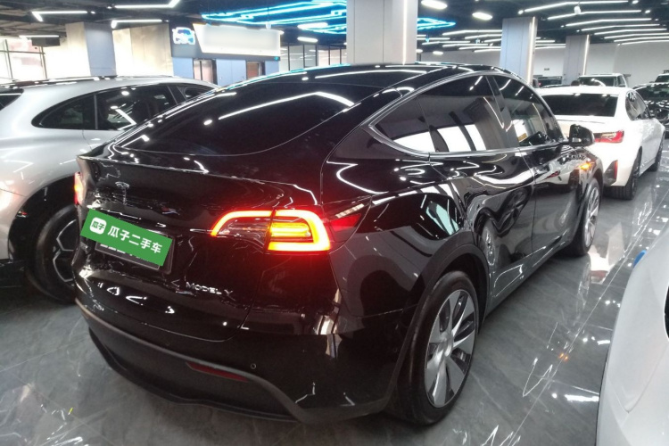 特斯拉 Model Y 2022款 改款 后轮驱动版车身外观7