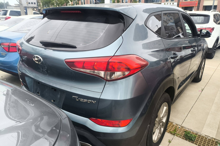 现代 途胜 2015款 1.6T 双离合两驱舒适型车身外观6005