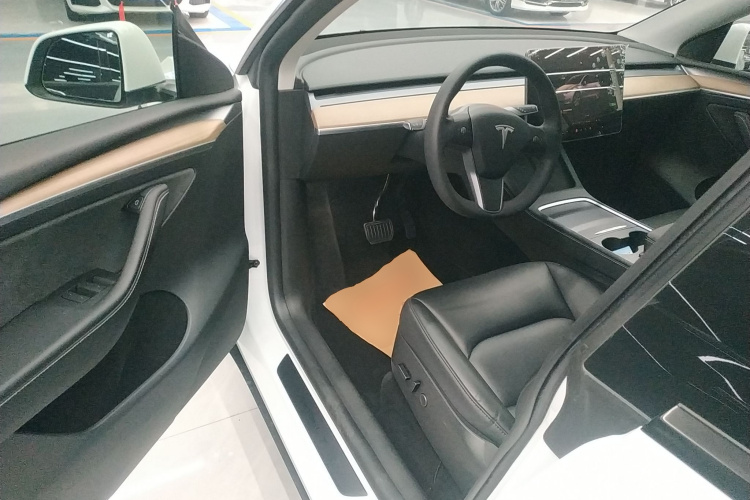 特斯拉 Model Y 2022款 改款 后轮驱动版中控内饰20