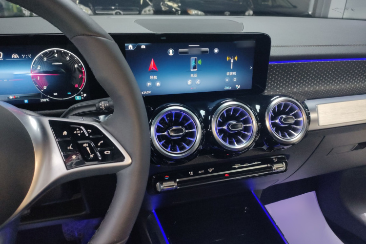 奔驰GLB 2025款 GLB 220 动感型中控内饰12