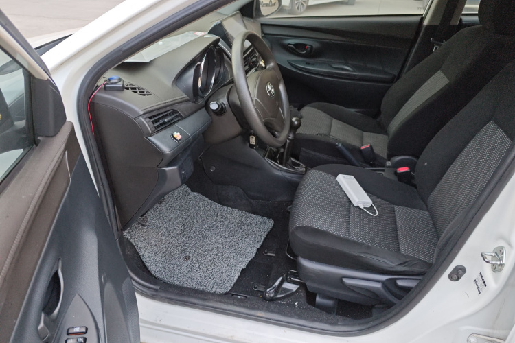 丰田 威驰 2014款 1.3L 手动超值版中控内饰20