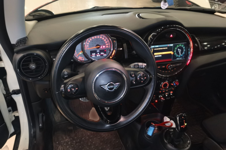 MINI 2018款 1.5T COOPER 经典派中控内饰13