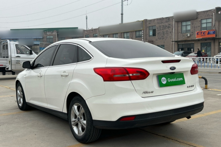 福特 福克斯 2017款 三厢 1.6L 自动舒适型智行版车身外观6004