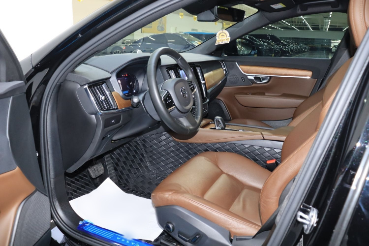 沃尔沃S90 2024款 B5 智逸豪华版中控内饰7001