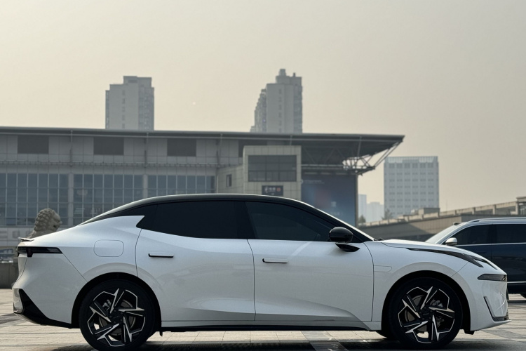 领克07 2024款 EM-P 126长续航 Ultra车身外观6012