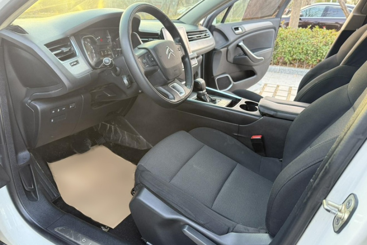 雪铁龙C5 2017款 350THP 自动舒适型中控内饰7003