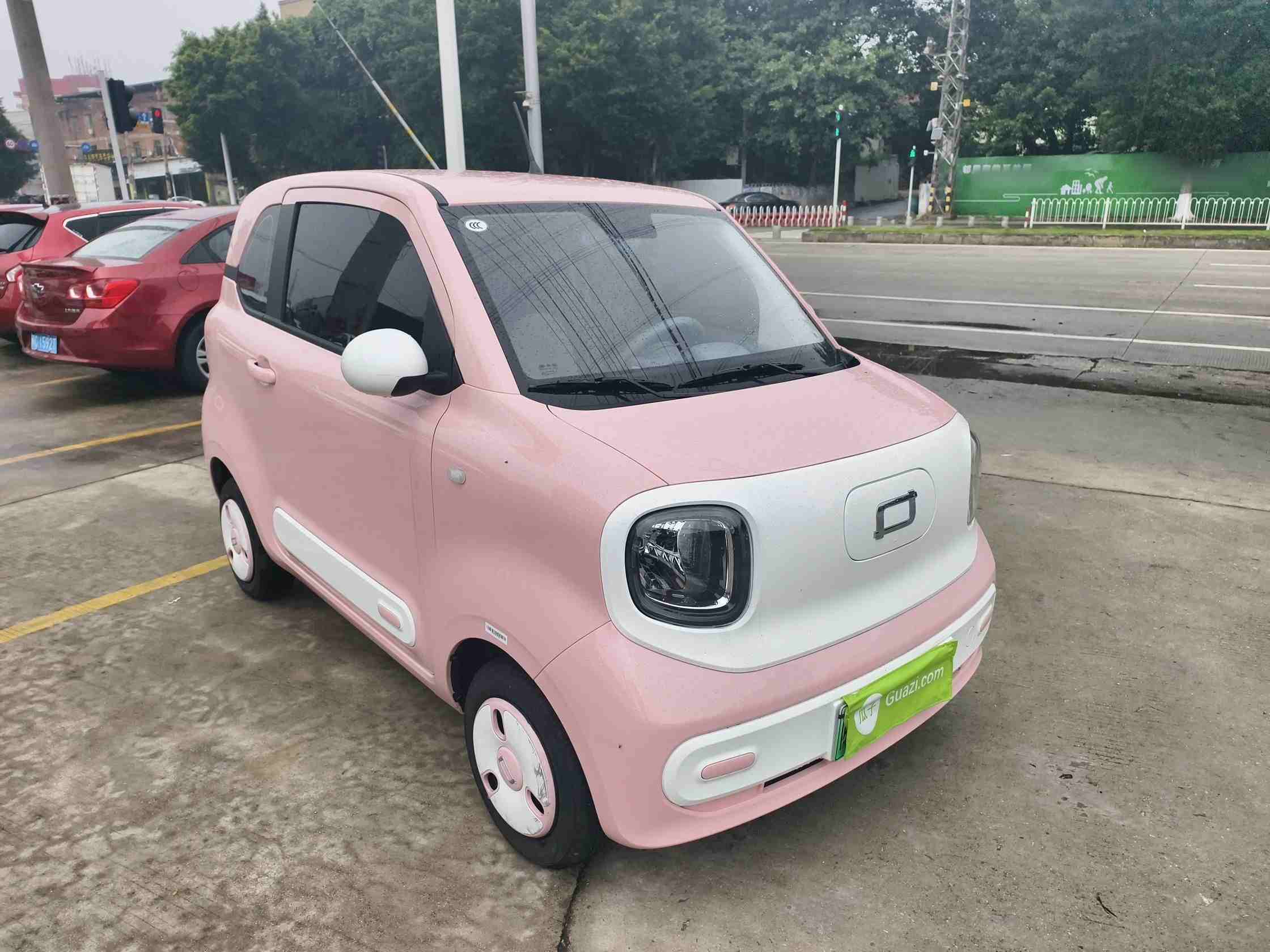车辆右前45度外观展示