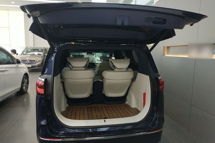 别克GL8 2020款 Avenir艾维亚 四座尊礼版机舱底盘23