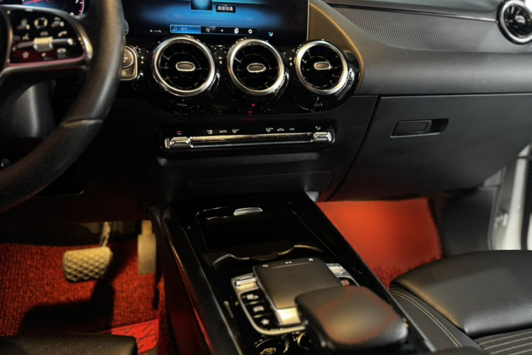 奔驰B级 2020款 B 200 动感型中控内饰7002