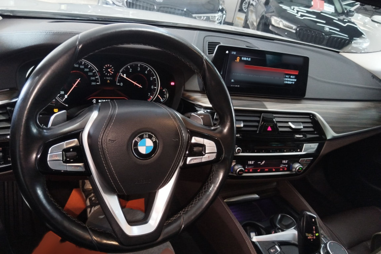 宝马5系 2018款 改款 530Li 尊享型 豪华套装中控内饰7001