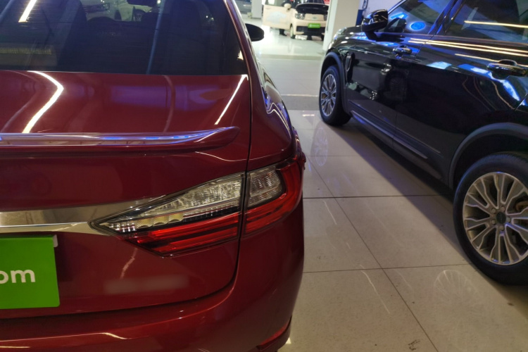 雷克萨斯ES 2015款 200 精英版车身外观9