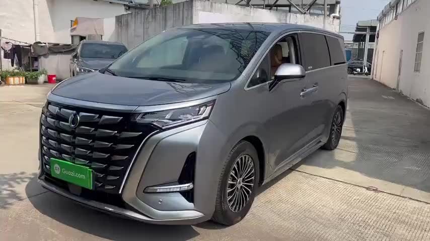 腾势D9 2022款 DM-i 970 四驱旗舰型实拍1