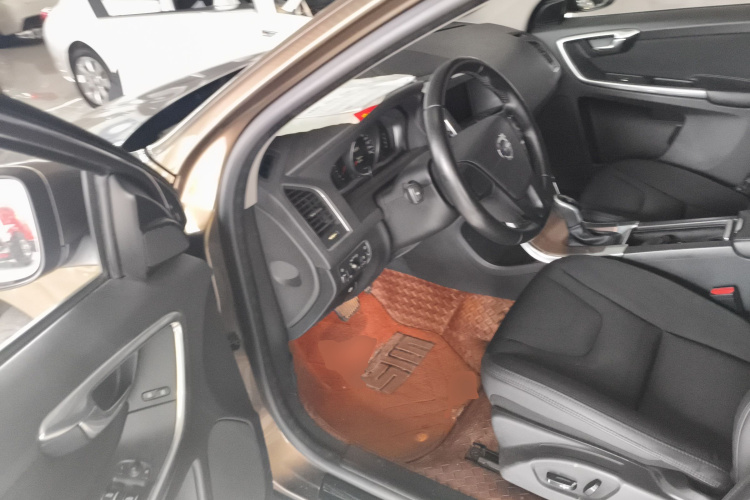 沃尔沃XC60 2016款 T5 智行版中控内饰20