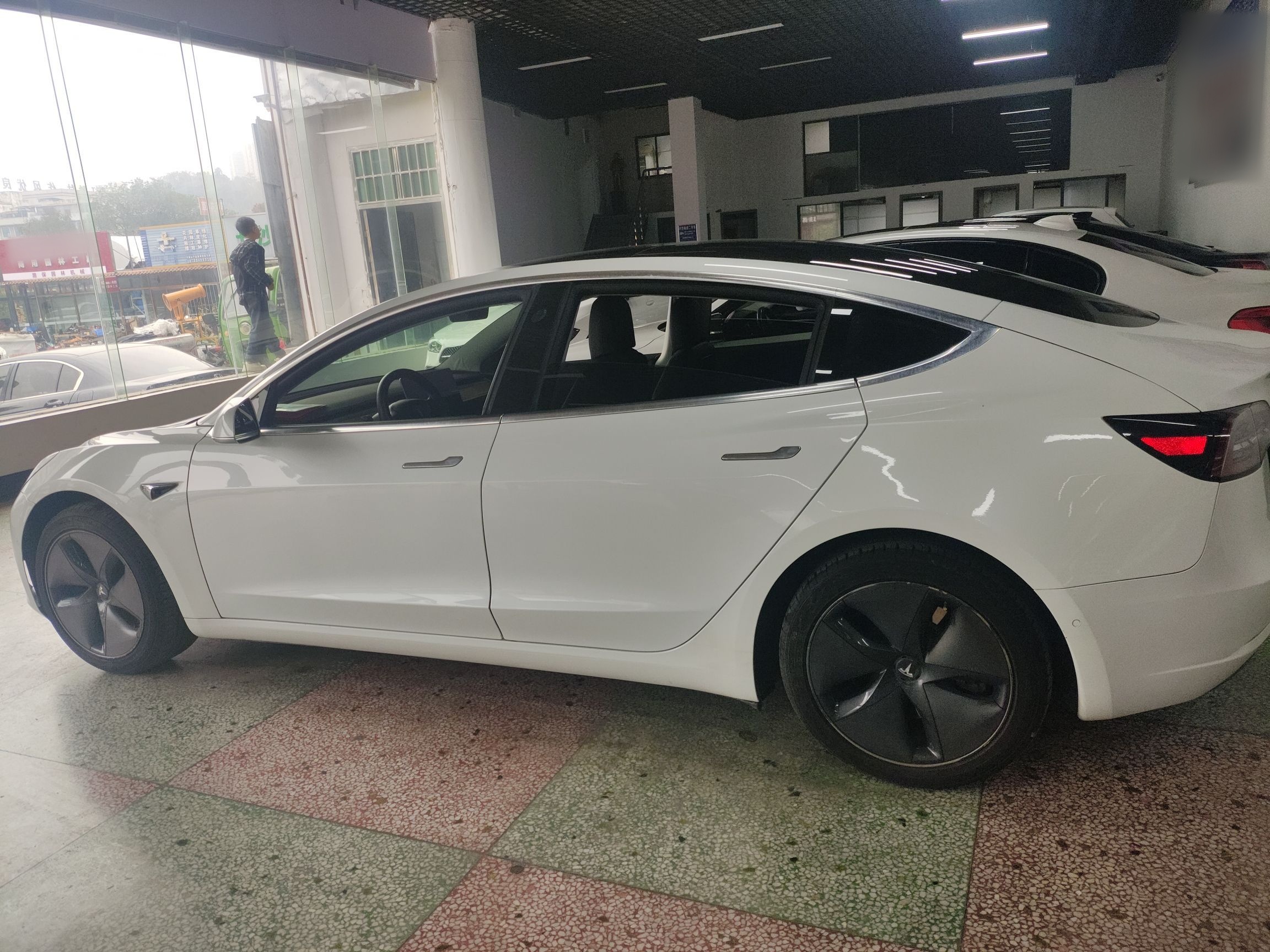 特斯拉 Model 3 2019款 标准续航后驱升级版