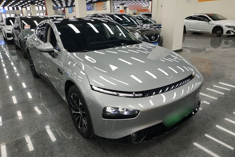 小鹏P7 2023款 480E车身外观3