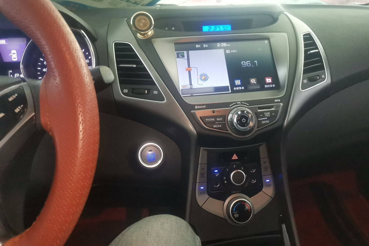 现代 朗动 2015款 1.6L 自动领先型局部细节16