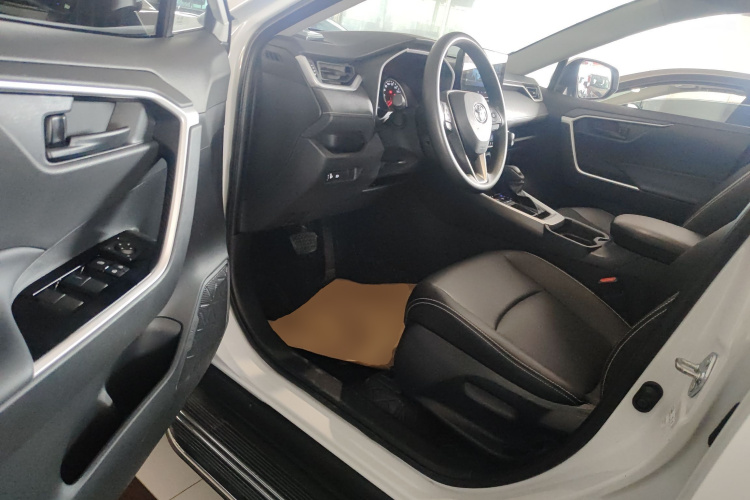 丰田 RAV4荣放 2024款 2.0L CVT两驱都市版中控内饰20