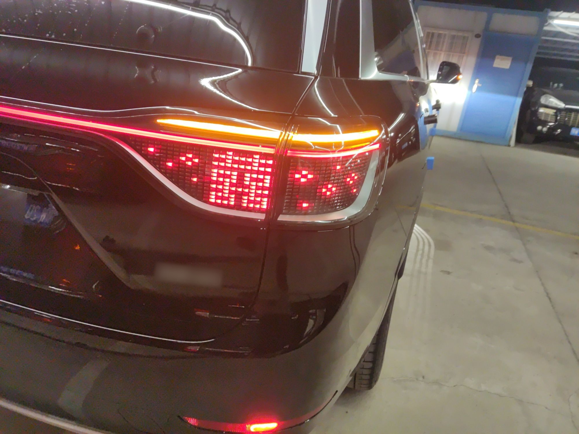 鸿蒙智行 问界M9 2025款 增程 Ultra版 52kWh 6座版