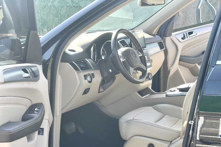 奔驰M级 2014款 ML 320 4MATIC中控内饰7001