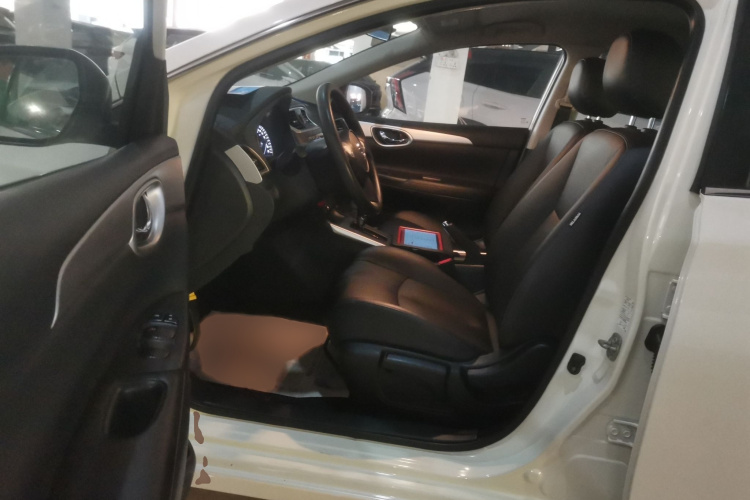 日产 轩逸 2021款 经典 1.6XE CVT专享版中控内饰7003