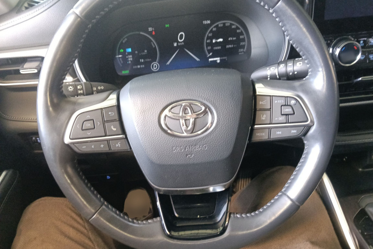 丰田 汉兰达 2022款 双擎 2.5L 四驱至尊版 7座中控内饰13