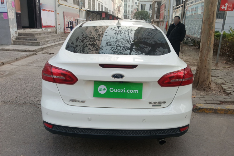 福特 福克斯 2018款 三厢经典 EcoBoost 180 自动精英型车身外观6