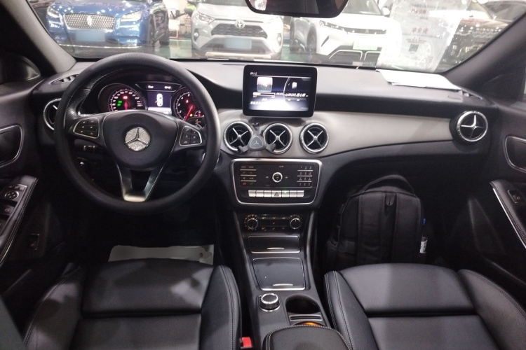奔驰CLA 2019款 CLA 200 动感型中控内饰7002