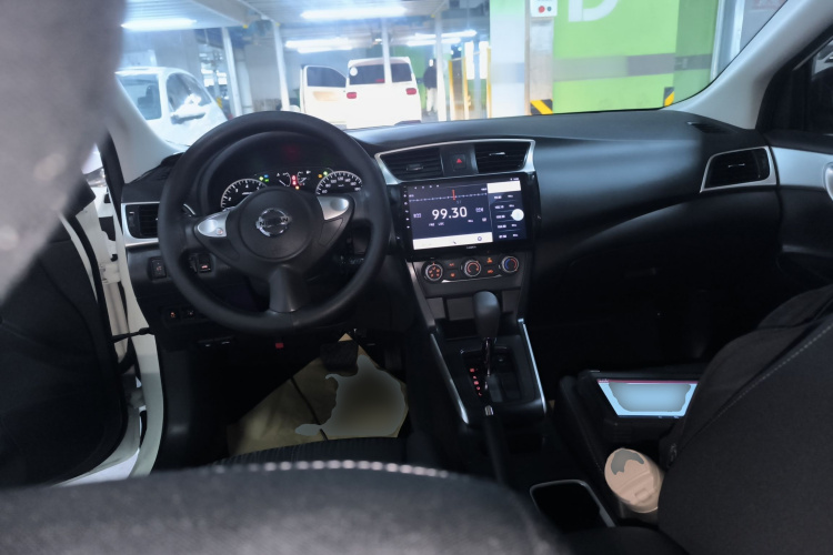 日产 轩逸 2024款 改款二 经典 1.6XE CVT舒适版中控内饰12