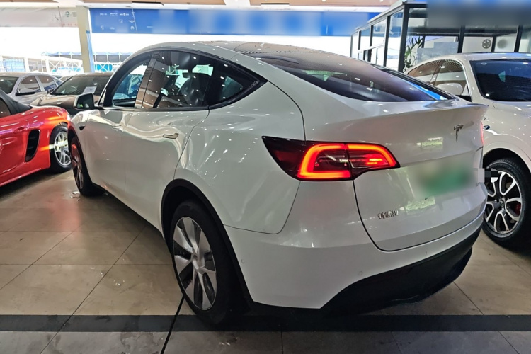 特斯拉 Model Y 2021款 长续航全轮驱动版车身外观4