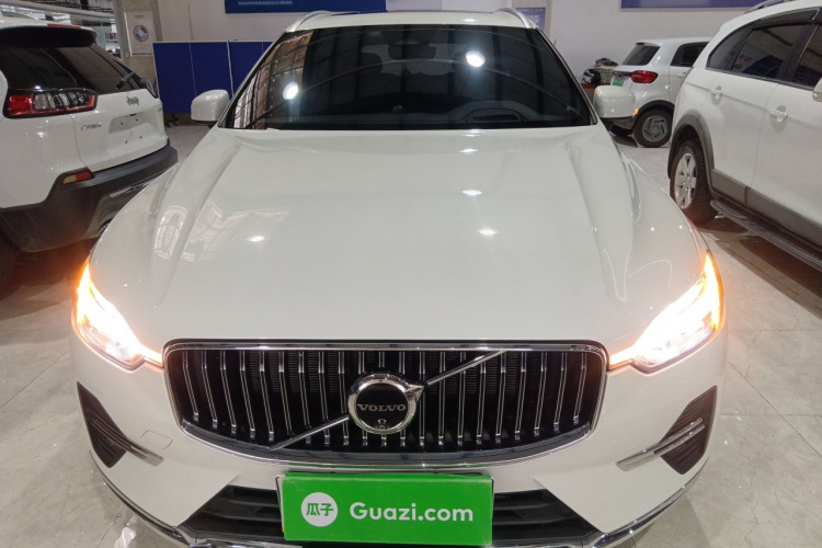 沃尔沃XC60新能源 2024款 T8 插电混动 长续航四驱智雅豪华版车身外观2
